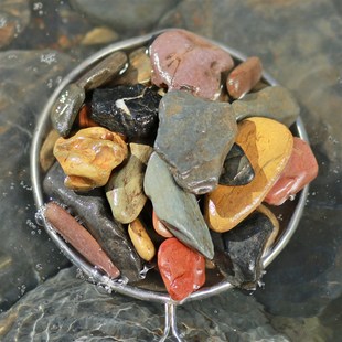 鱼缸底沙一石成景片岩景观石溪流石石砂松皮水冲石头小石子