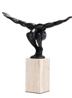 现代简约创意金属人物摆件样板间售楼处桌面玄关电视柜软装饰品