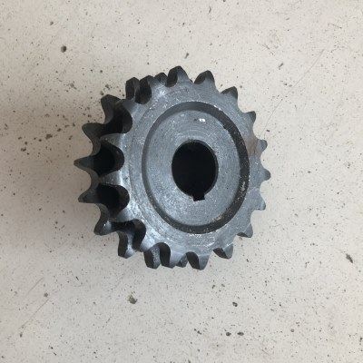 潍柴雷沃RG70精钢版收割机配件原厂割台后传动轴12a双排链轮18-17,农机/农具/农膜,农机配件,淘宝优惠券,粉丝福利购,淘宝优惠卷