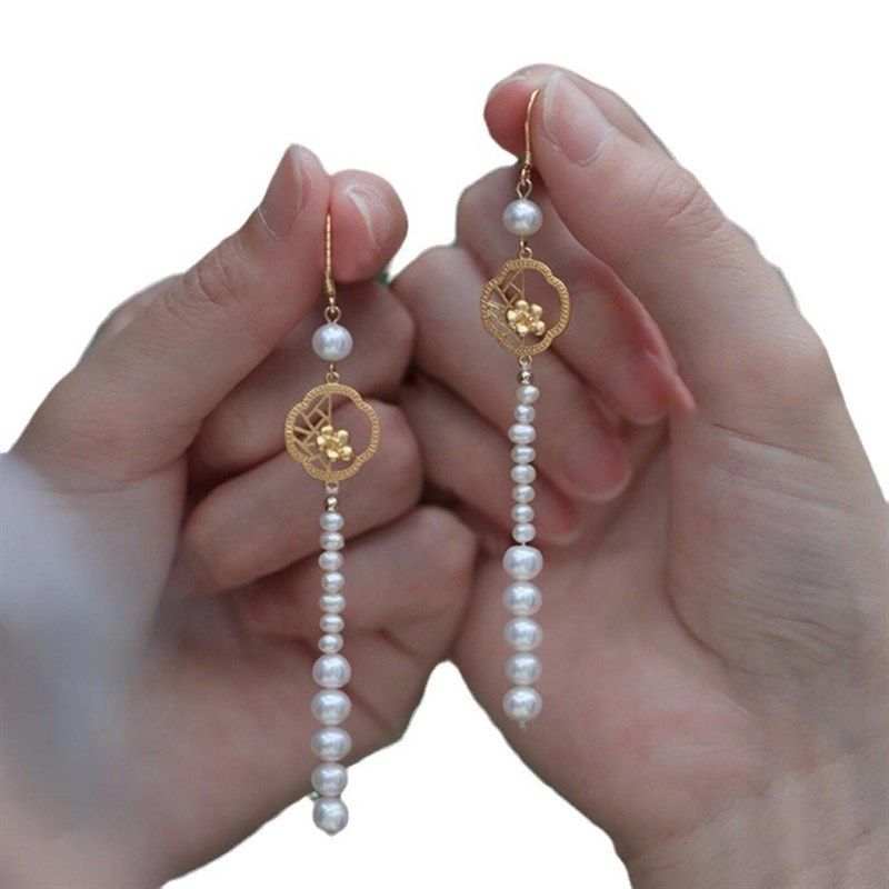 宫锁珠帘复古风高雅水滴形镂空珍珠耳F环新中式轻奢长款流苏耳饰