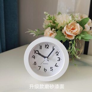 北欧风简约圆形小闹钟静音带灯学生卧室床头台钟大数字桌面钟表