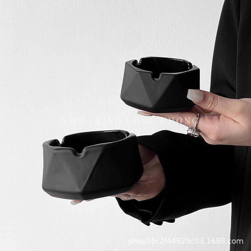 趣皿 小众设计高级感曜黑烟灰缸轻奢家用客厅办公室创意玻璃摆件