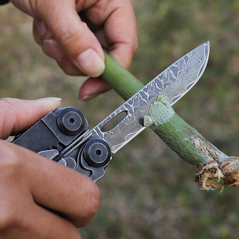 惊雷2多功能钳折叠小刀具扳手户外露营装备车载应急救援万用工具