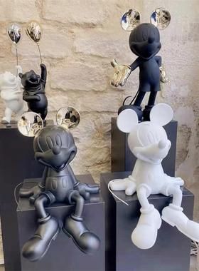 创意轻奢潮流卡通坐姿米奇摆件客厅桌面玄关书房电视柜装饰品礼盒