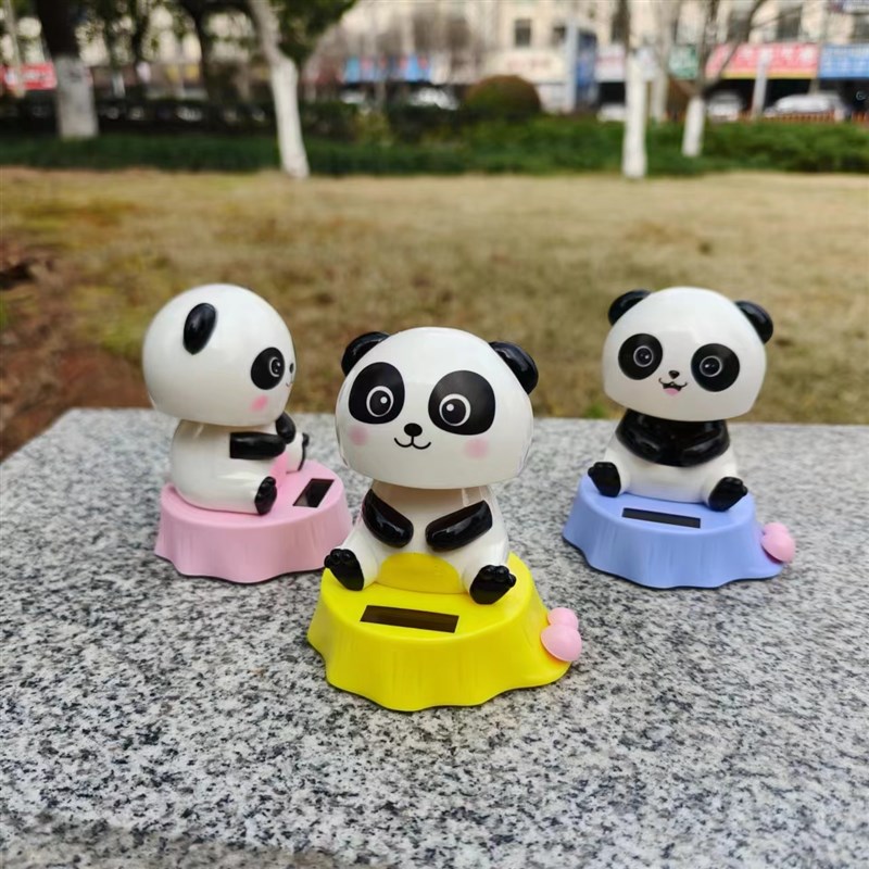 太阳能汽车摆件摇头n公仔大熊猫点头娃娃可爱汽车内饰品装饰仪表