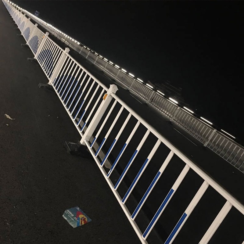 市政道路护栏工程安全防护围栏城区道路隔离栏杆交通设施马路护栏