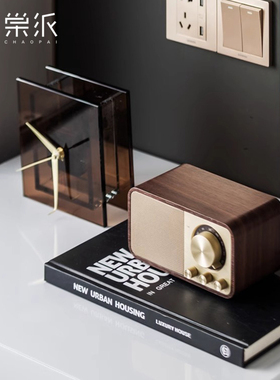 现代轻奢别墅样板间卧室床头x柜桌面组合摆件书桌音响台钟软装饰