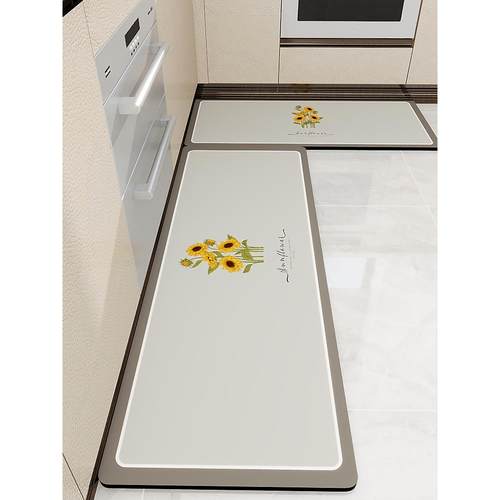 新型厨房专用地垫是防油，防水，防滑，吸水，可擦拭，可洗涤，耐