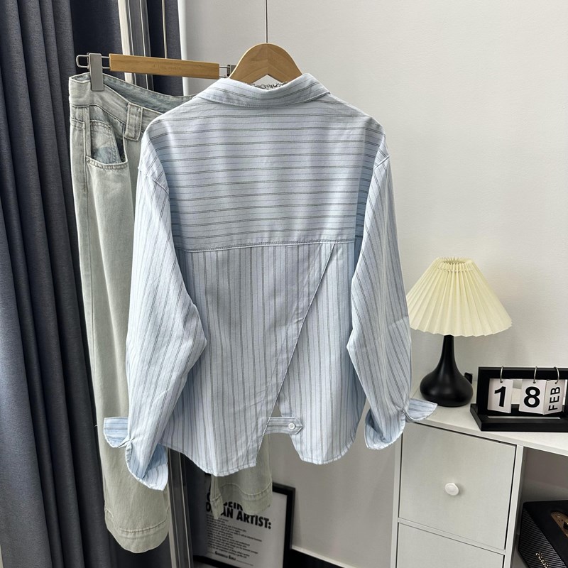 设计感春秋新款浅条纹长r袖衬衫女后背纽扣开叉短款宽松蓝女士衬