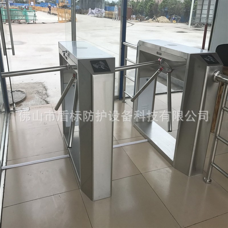 盾标防护供应成品不锈钢桥式三辊闸 全高J栅栏烤漆旋转门 刷卡通