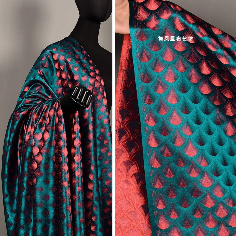 孔雀绿色织锦缎面料 扇形海浪纹幻彩鱼鳞片提花S绸缎渐变丝绸布料