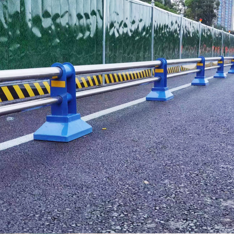 机非隔离护栏马路中间安全防撞不锈钢隔离墩人车分流X交通道路护