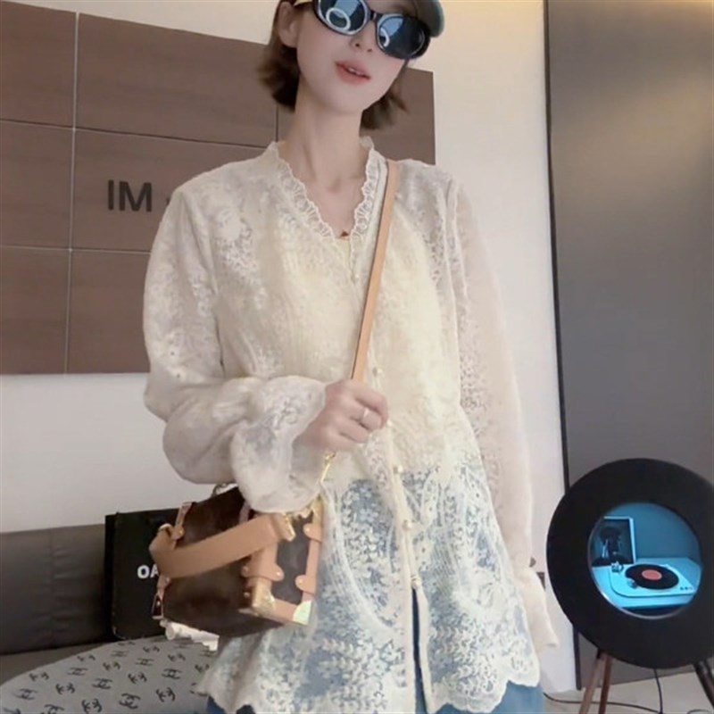 法式高级感中长款V领蕾丝衬衫女2025春季新款时尚流W行超好看小衫