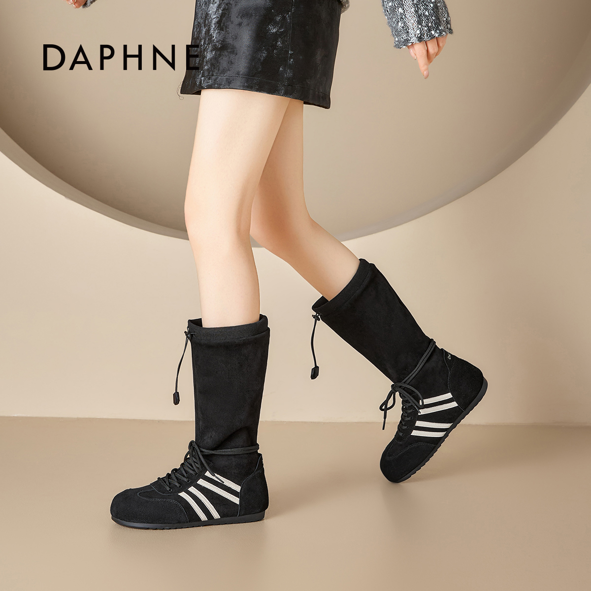 达芙妮厚底中筒靴子女2025新款秋季欧美风时装绑带圆头时尚马丁靴