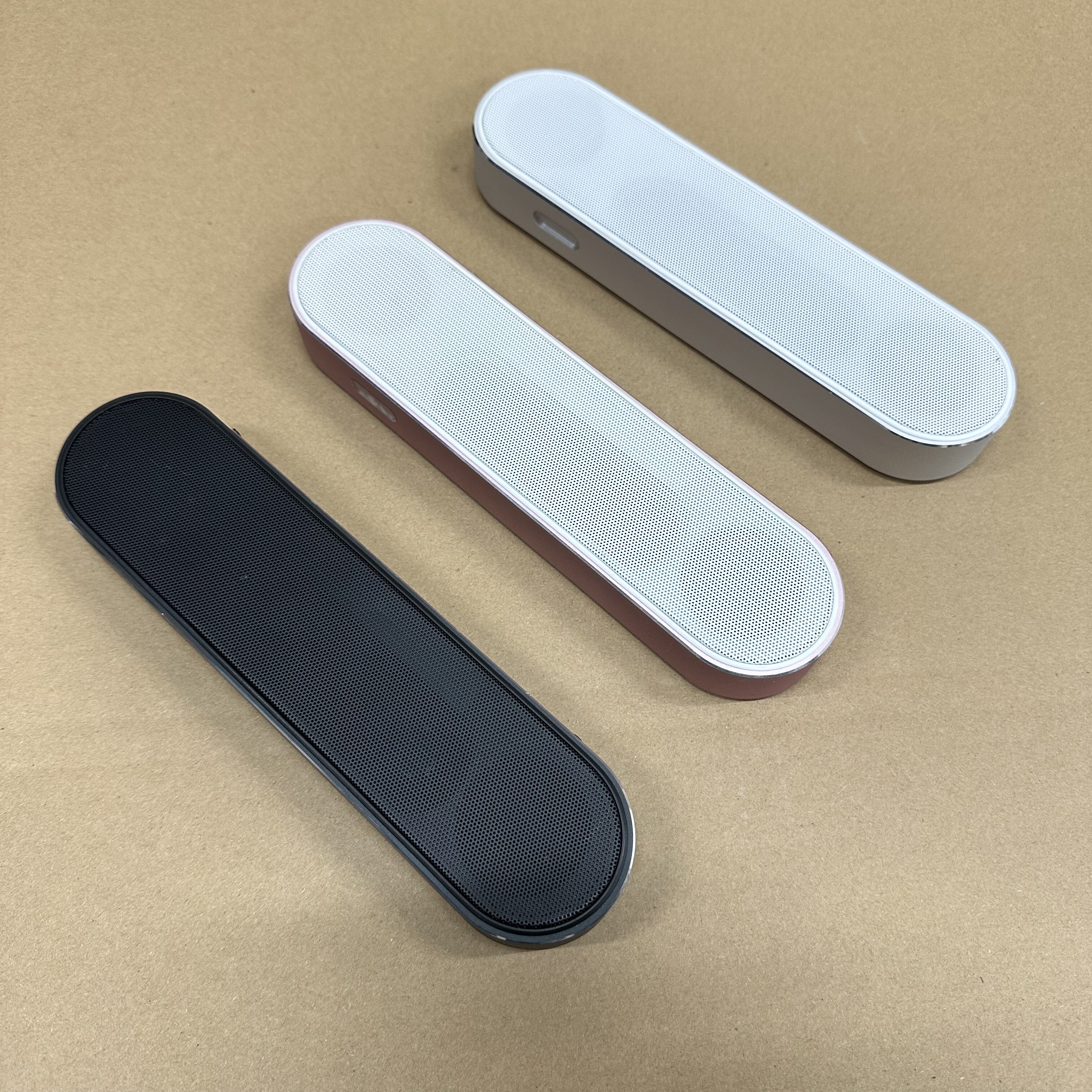 金属蓝牙音箱 款式随机发 不包好坏 研究价处理