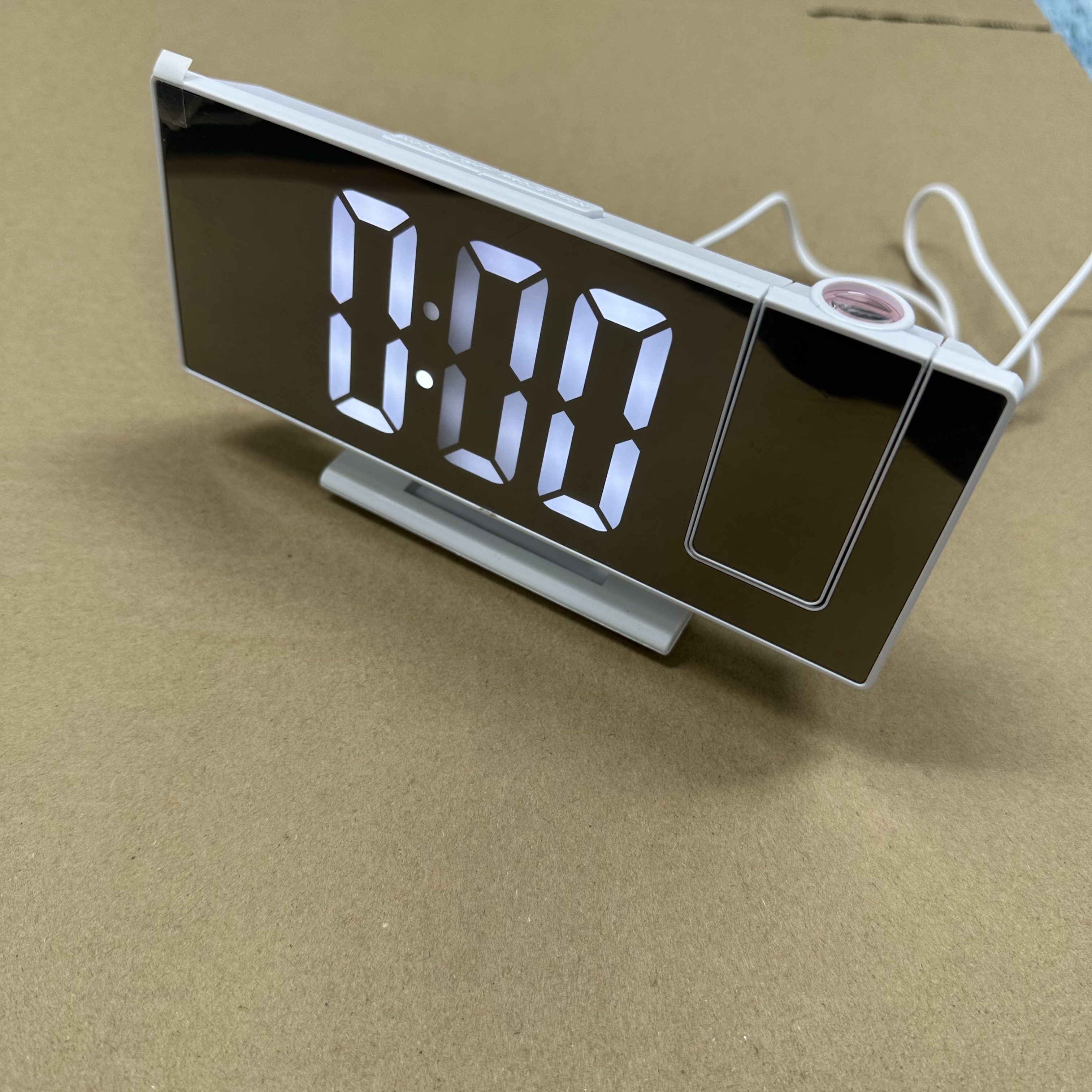 镜面投影时钟闹钟 颜色随机图片