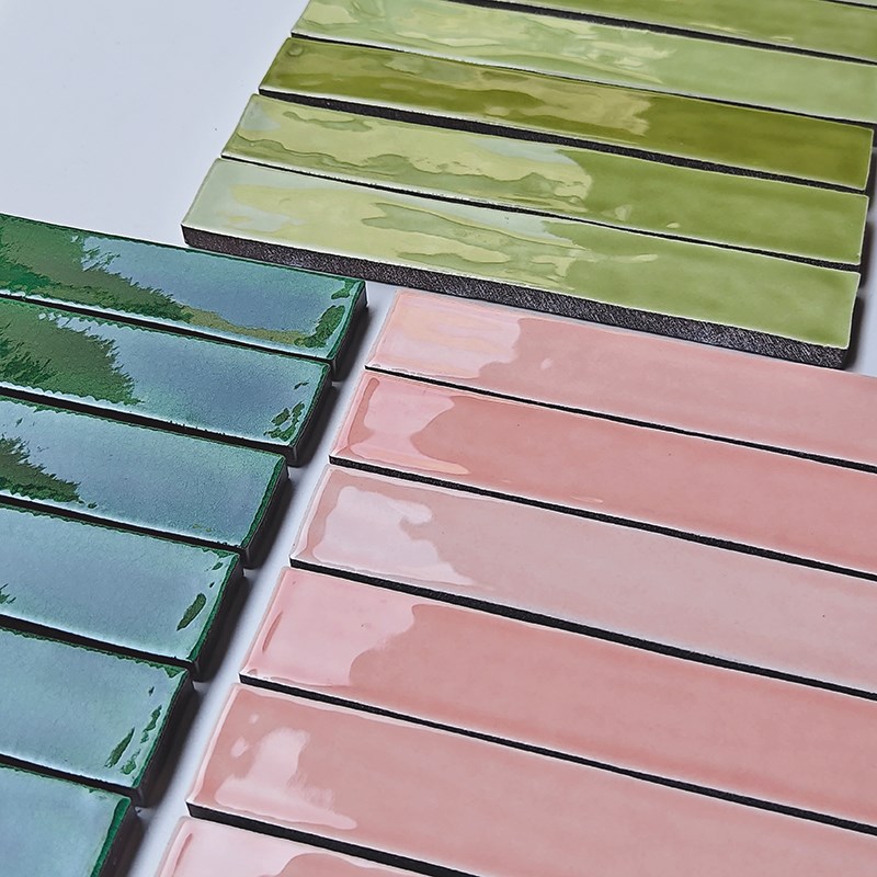 曲边长条马赛克红胚渐变墨绿色金属釉面瓷砖网红店铺墙Z面包柱子