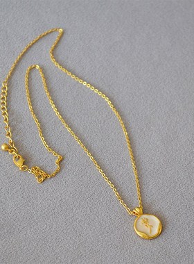 法式高雅珠光白色珐琅复古玫瑰花金币吊坠淡M水珍珠短款项链锁骨