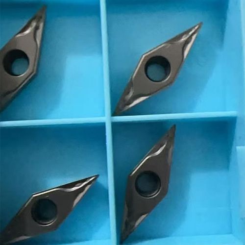 金属陶瓷35度菱形数控刀片VCMT110302-PS NS835镗孔内孔钢件NS530