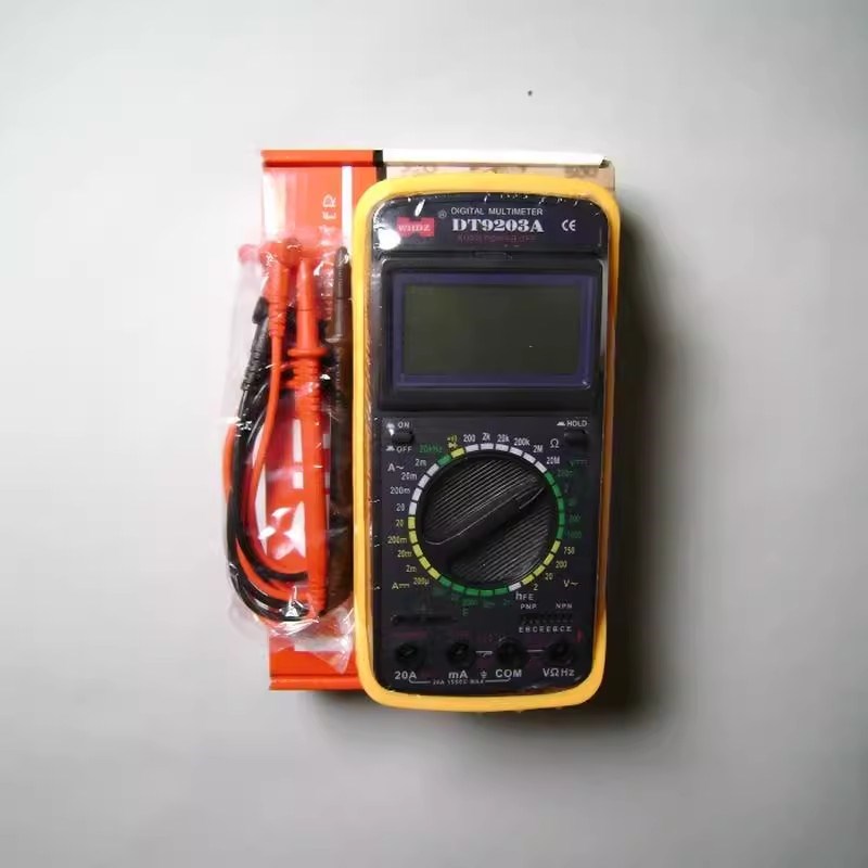 特价出售全新四位半高精度 有过载保护数字万用表DT9203A