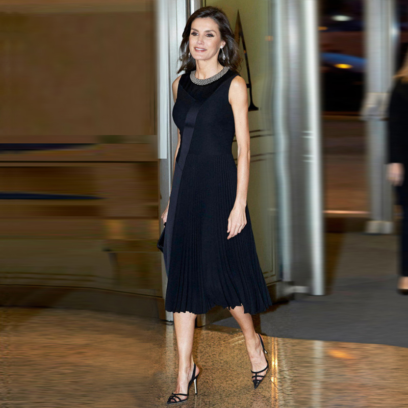 王妃同款2023欧洲站夏新重工钉珠无袖修身压褶连衣裙轻奢通勤气质