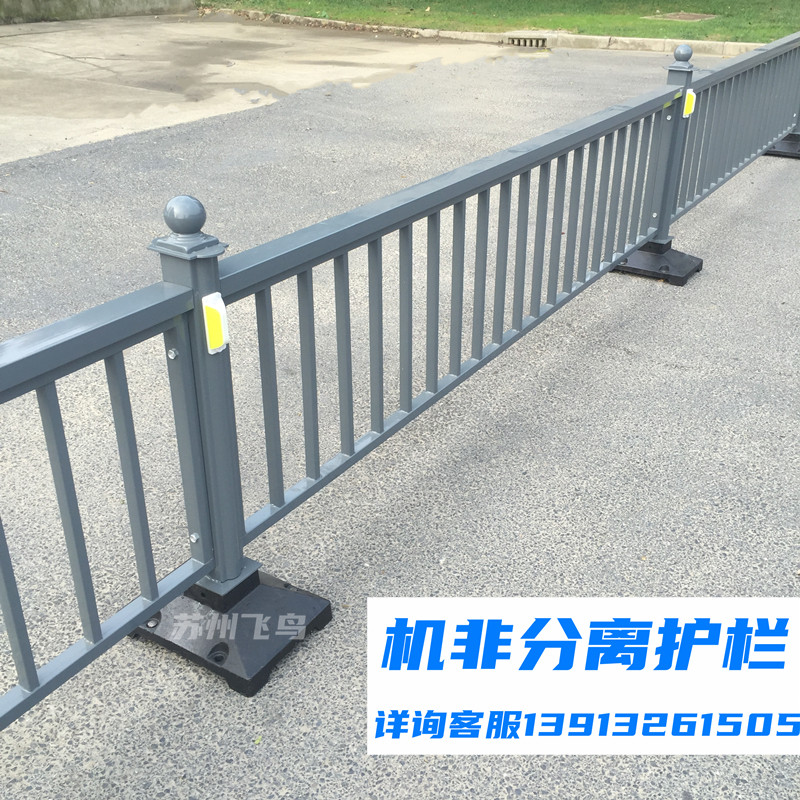 苏州道路隔离栏机非分离t护栏灰色小区人车分流安全栏杆闸机围栏图片