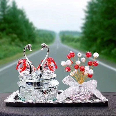 太阳能车载摆件旋转天鹅汽车摆件前台车内装饰用品大全豪华新款