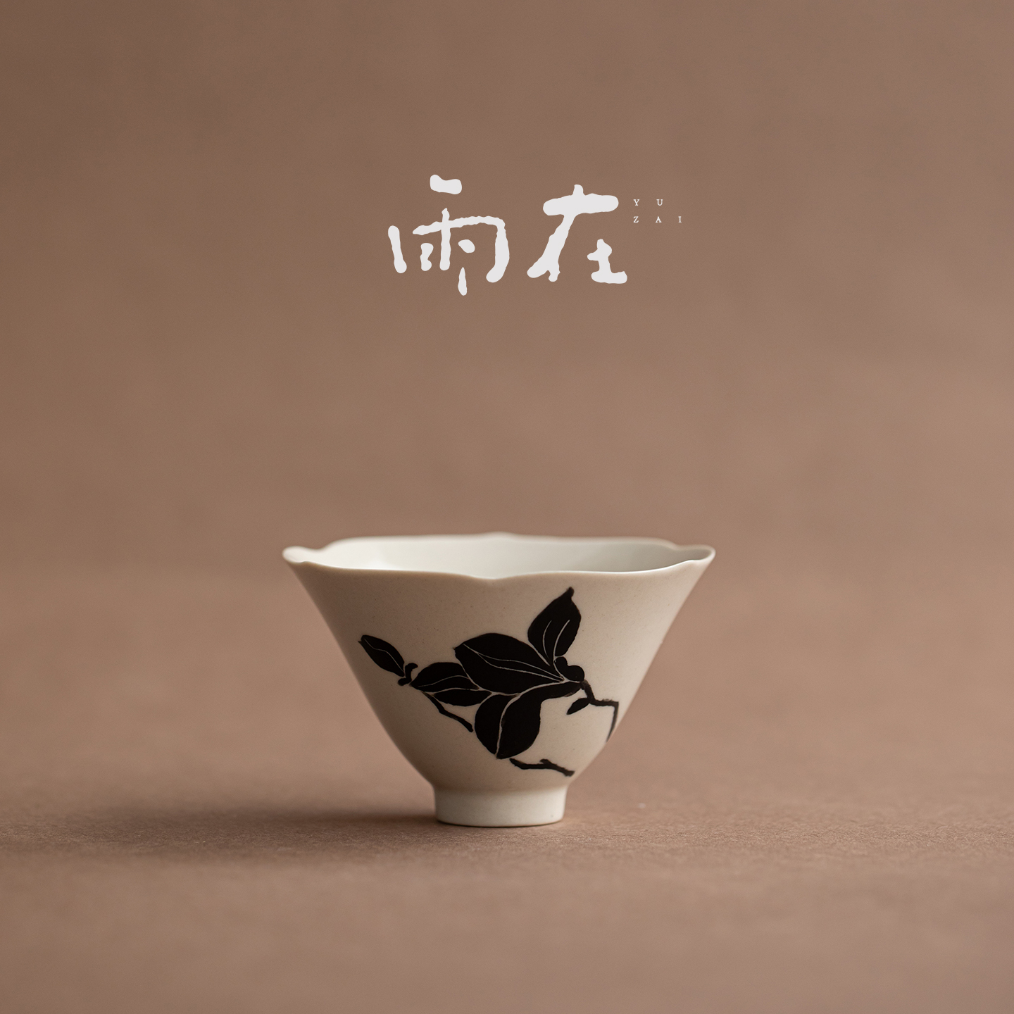 雨在中式手绘玉兰花草木灰陶瓷花口茶杯斗笠杯家用主人杯品茗杯