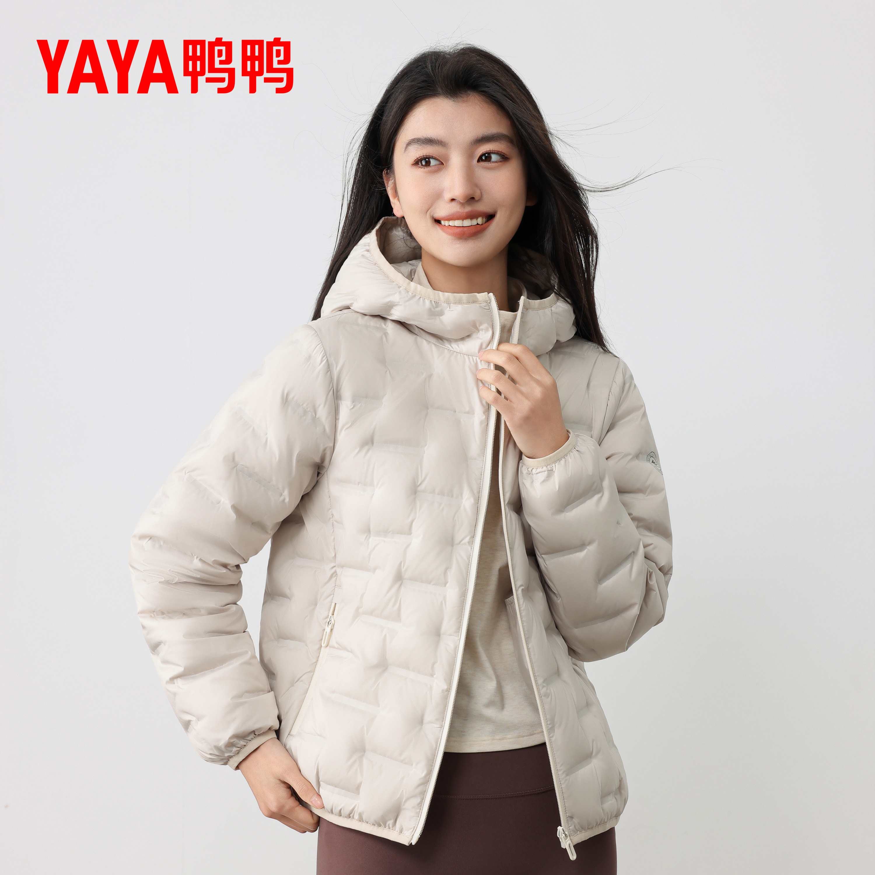 鸭鸭轻薄羽绒服短款宽松保暖
