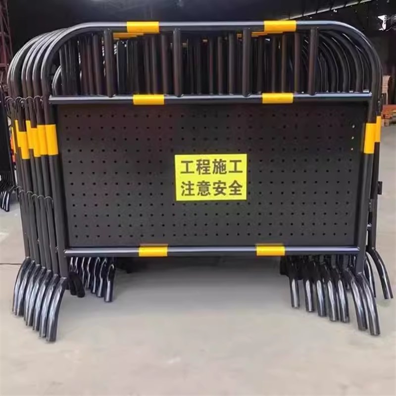 重庆铁马移动护栏路障加油站学校门口防冲撞设施安全防护隔离栏