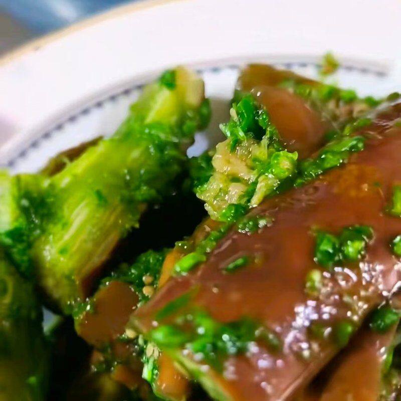 东北韭菜花拌蒜茄子咸菜