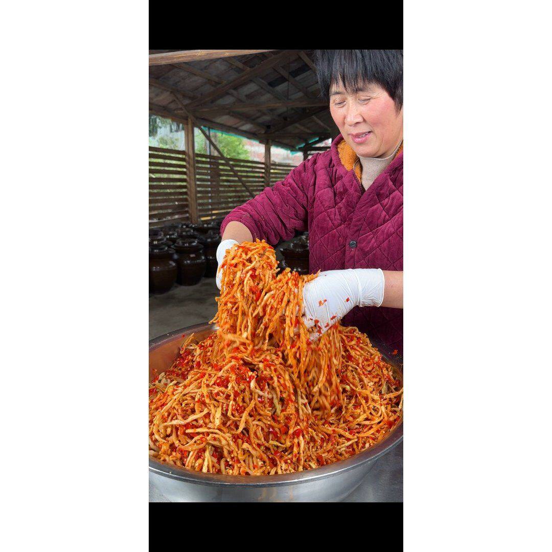 （）湖南邵阳农家萝卜条香辣脆爽下饭菜250克-500克一瓶