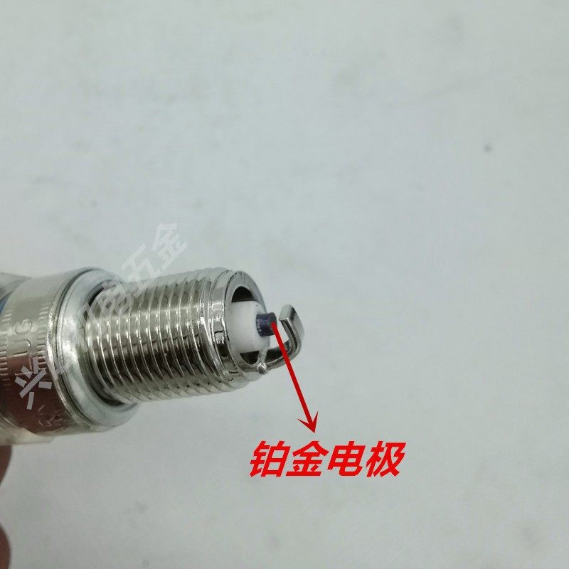 汽油机抽水泵发电机油锯割草机火花塞168F170F190F磨光机动力火嘴