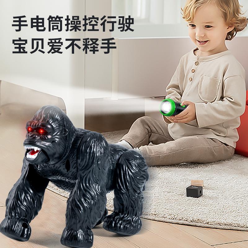 爆款手电筒遥控大猩猩电动仿真音效动物模型新奇特创意男孩玩具