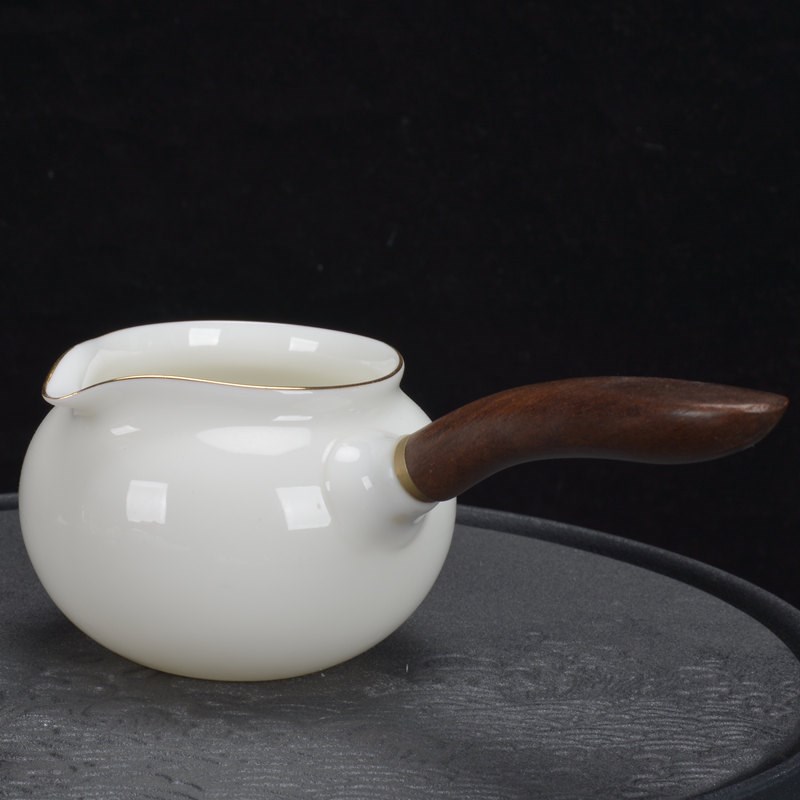羊脂玉白瓷公道杯实木侧把大号功道杯陶瓷分O茶器公平杯倒茶器茶