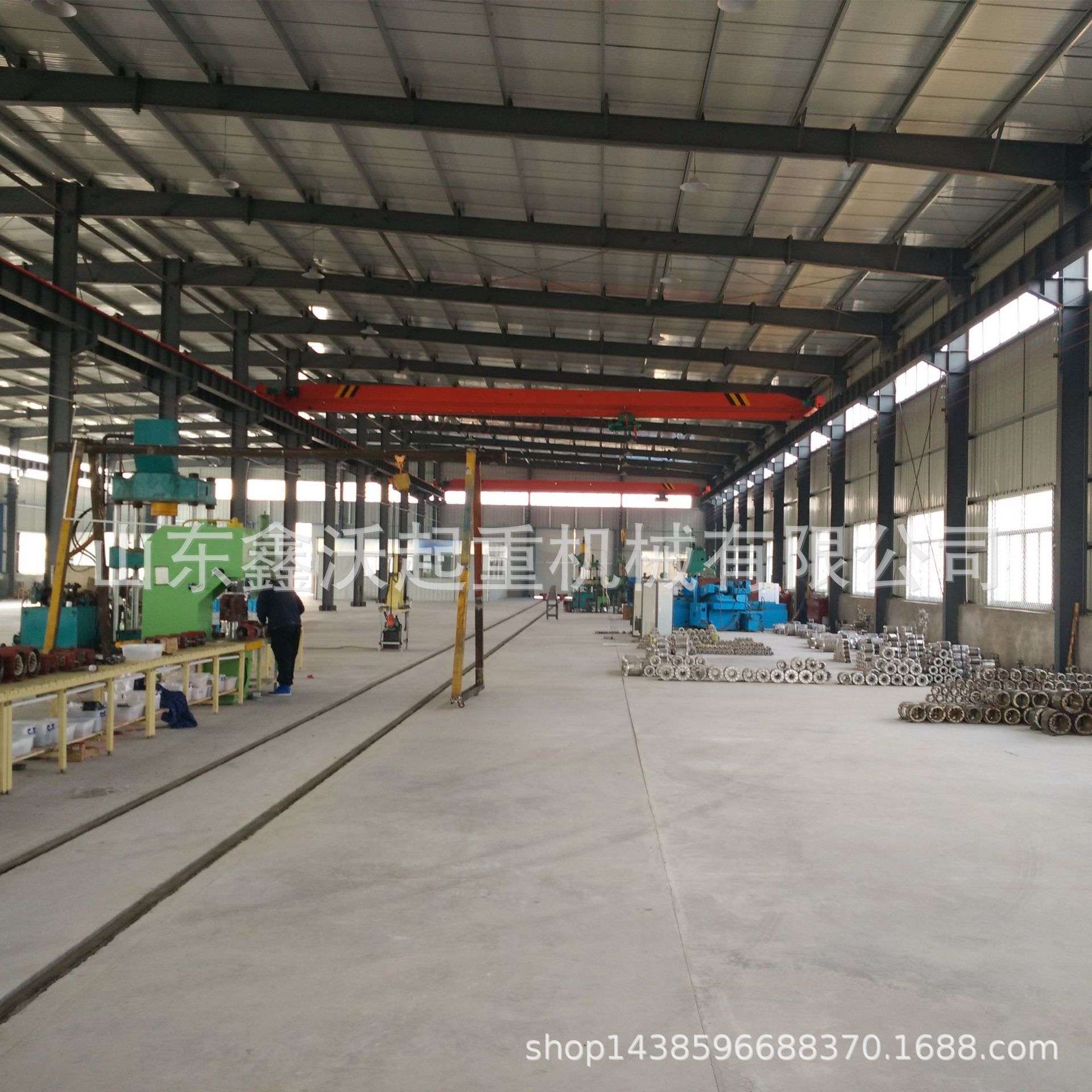 抓斗起重机俗名抓斗吊车，英文名：Grab crane / grabbing crane