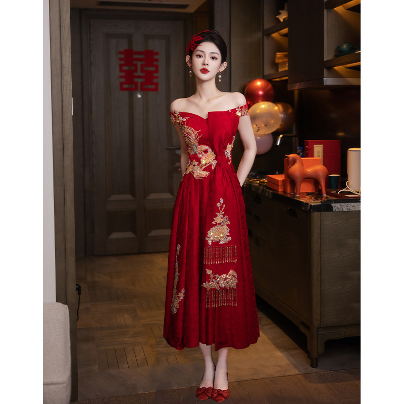 高级感重工一字肩红色敬酒服2024新款新娘结婚晨袍小个子订婚礼服