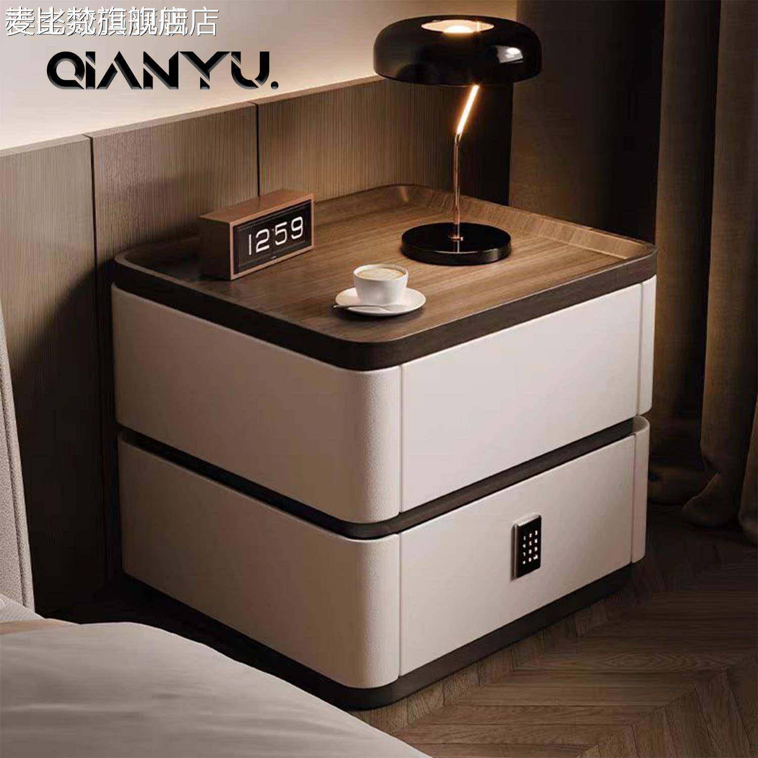 麦比梵2025新密码锁床头柜小公寓卧室床头柜意大利Normcore高端设计师模型摆件饰品垫垫床笠拉车