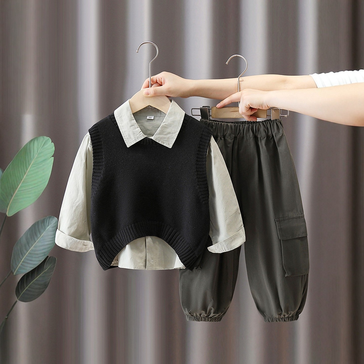 男童秋装套装2025新款儿童春秋季长袖衬衫宝宝网红毛衣马甲三件套