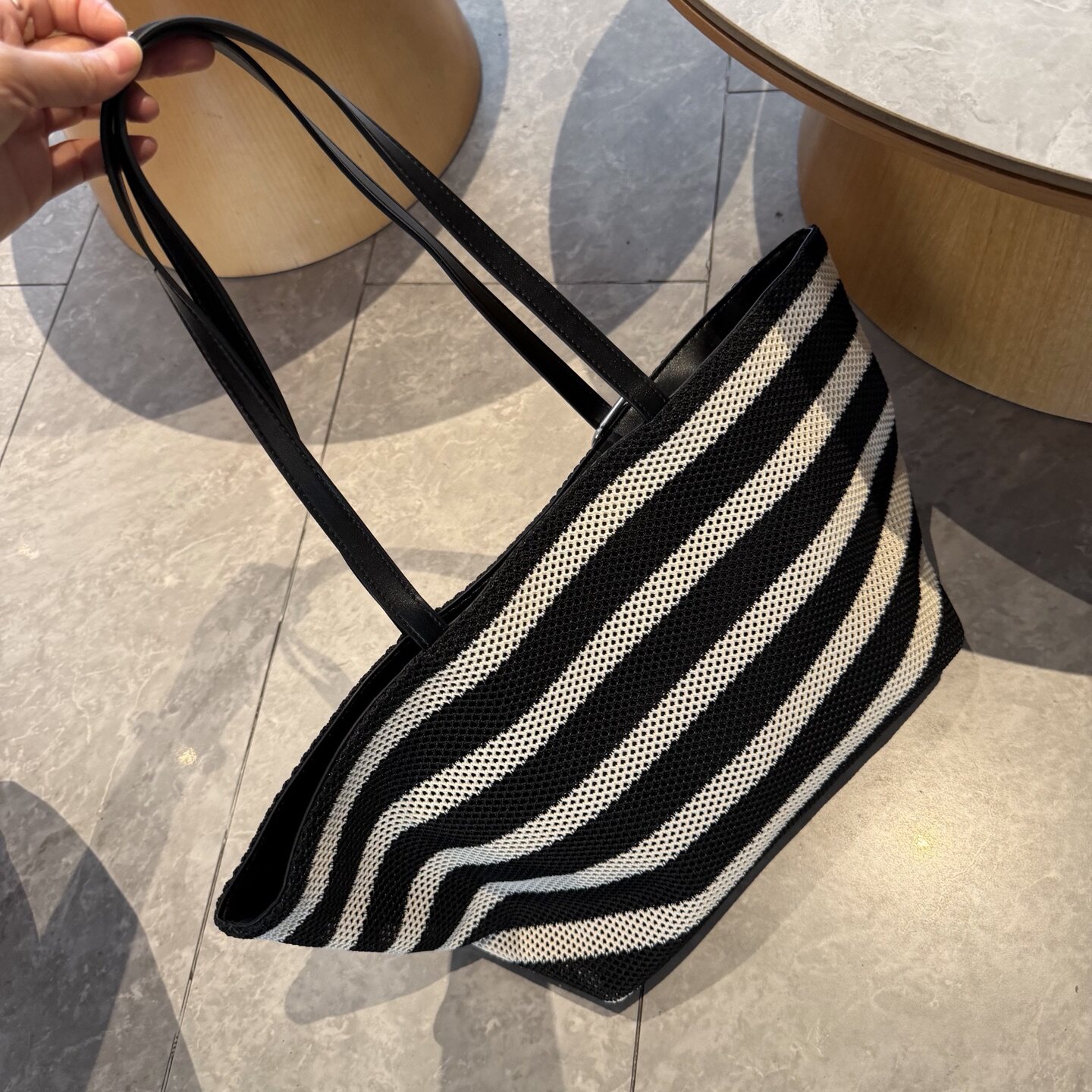 2026新款小众黑白条纹编织托特包女韩版大容量休闲单肩包通勤包