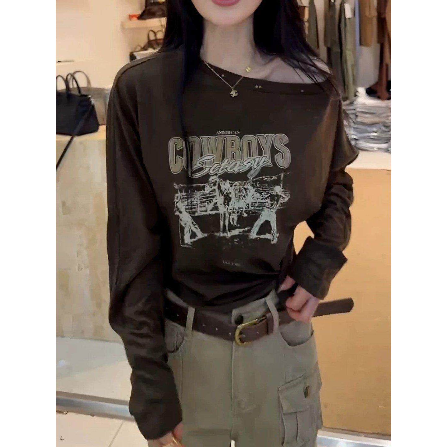 大码美式复古字母斜肩长袖t恤女早秋款胖mm宽松显瘦独特露肩上衣