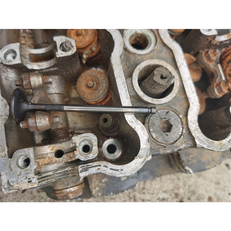 铃木刺激400曲轴,线圈,油底壳,活塞,气门,离合器,指哪拆