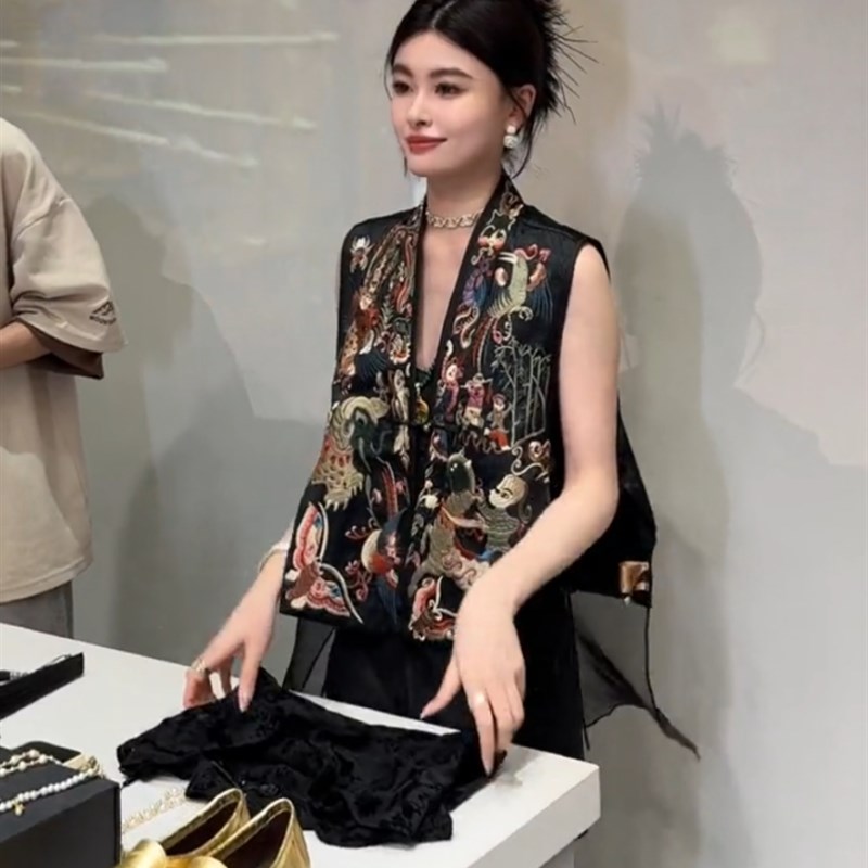 新中式唐装复古高端刺绣图案设计奢华无袖外搭马甲2024夏季新款女