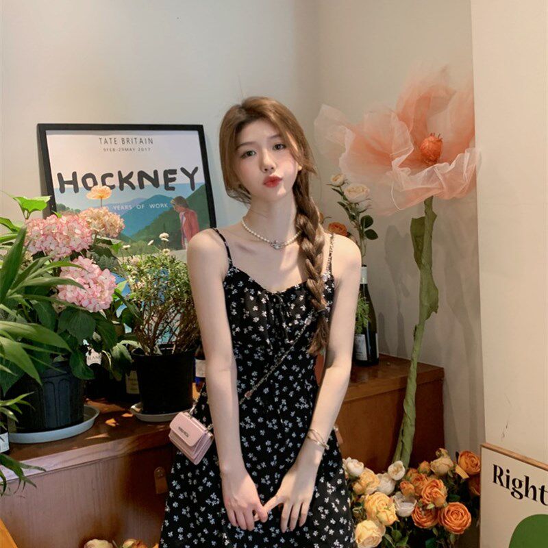 吊带碎花连衣裙女春季2024新款纯欲风收腰显瘦设计感A字雪纺短裙