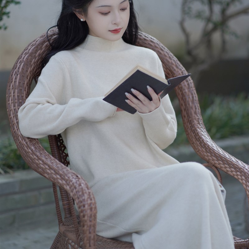 法式长款针织连衣裙2026春季新款配大衣内搭打底宽松显瘦毛衣长裙