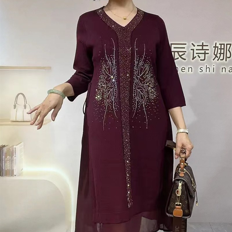气质中年妈妈秋季新款重工冰麻针织连衣裙V领宽松洋气百搭中长款