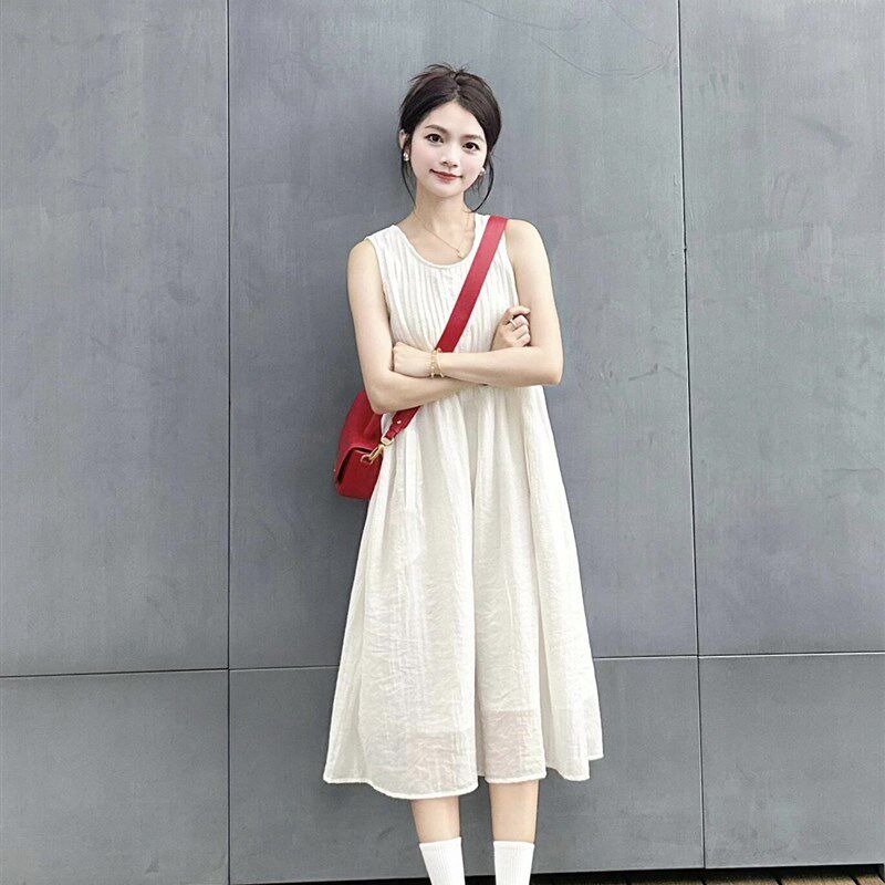 法式高级感无袖连衣裙女2024年夏季新款宽松小个子压褶圆领背心裙