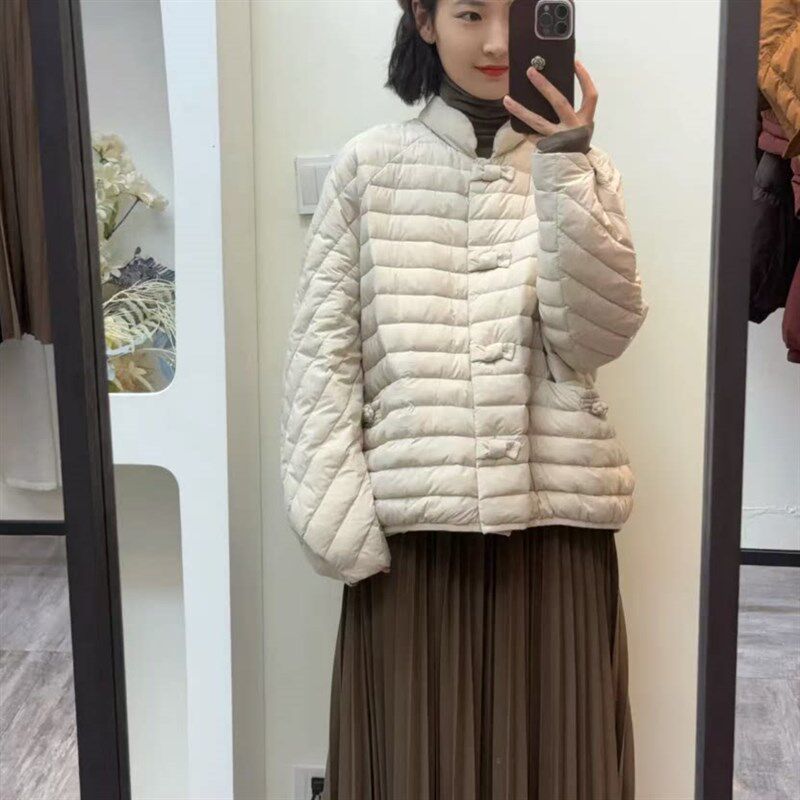 大码轻薄羽绒服女短款2024秋冬季韩版宽松休闲盘扣设计立领短外套
