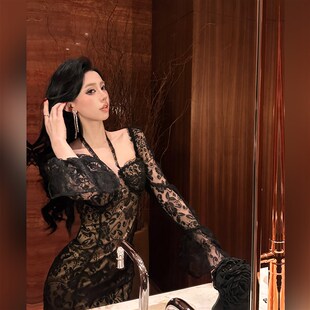 With 复古蕾丝连衣裙女高级感气质收腰显瘦挂脖包臀裙子 99jiu法式