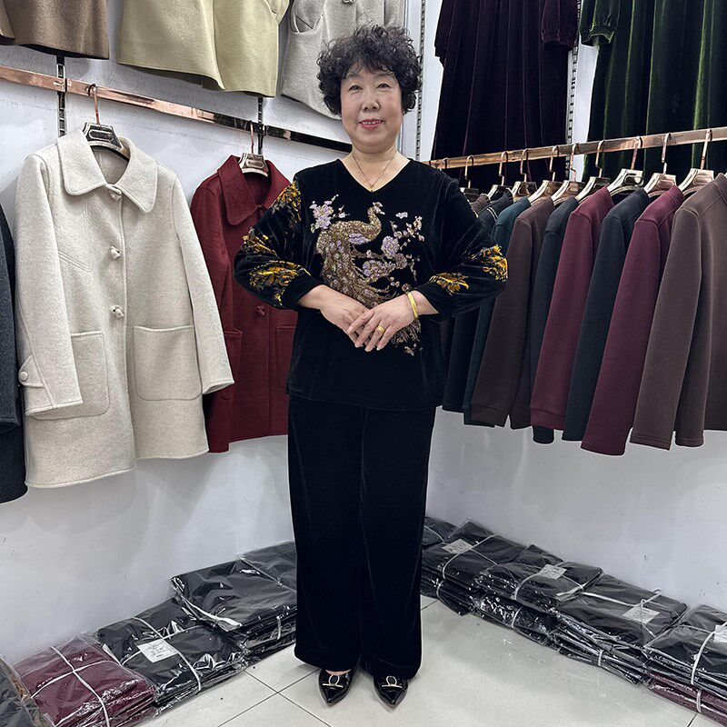 2024秋冬丝绒高温烫钻V领洋气小衫女气质时尚妈妈套装拼花袖上衣